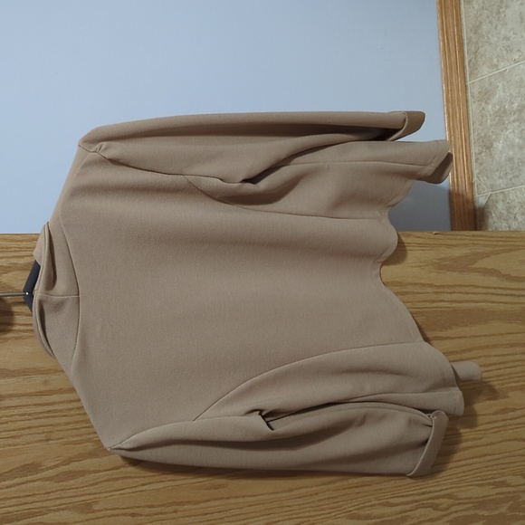 Blazer - Picture 3 of 4